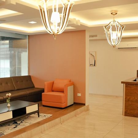 מלון Kochi Esquina Residency מראה חיצוני תמונה