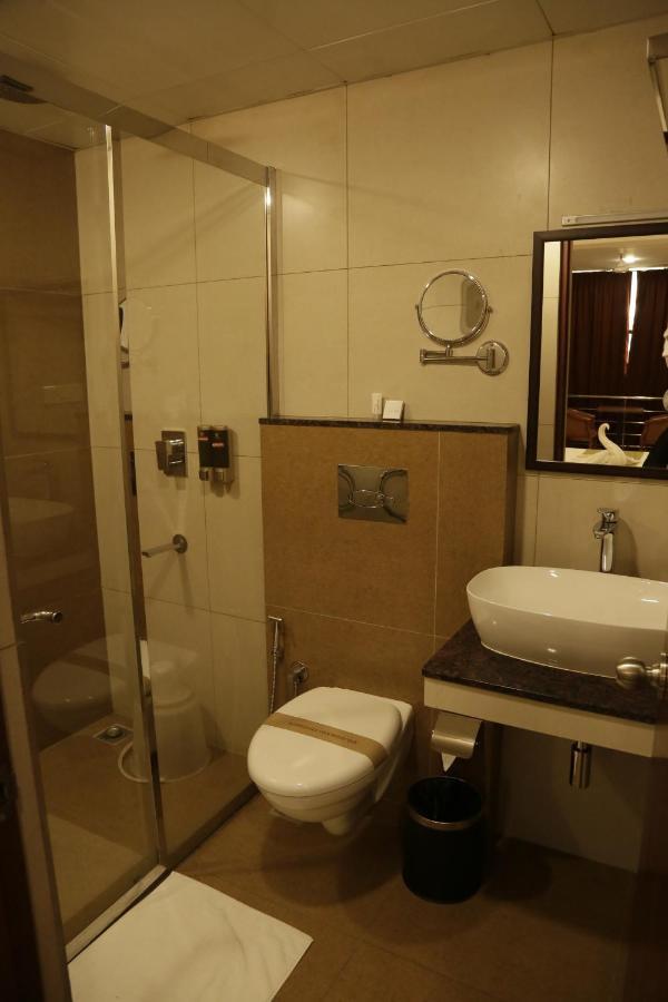 מלון Kochi Esquina Residency מראה חיצוני תמונה